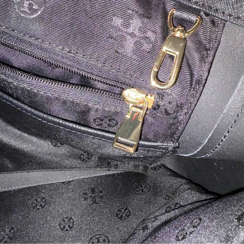 ❌SOLD!❌ $320 Tory Burch York Tote Black Saffiano Leather size Large EUC - Picture 14 of 17
